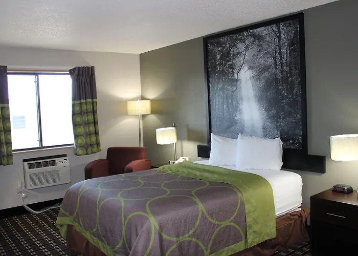 Super 8 Grand Rapids City Center